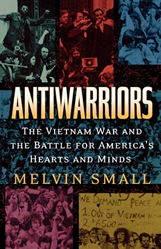 Antiwarriors: The Vietnam War and the Battle for America's Hearts and Minds (Vietnam, America in the War Years, V. 1) von Rowman & Littlefield Publishers